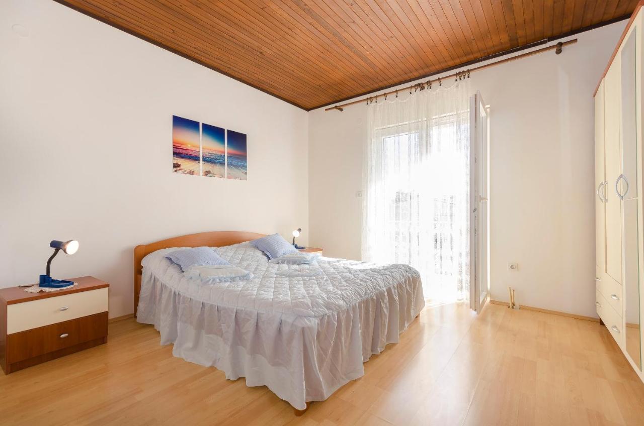 Apartment And Rooms Ema Vodice Exterior photo