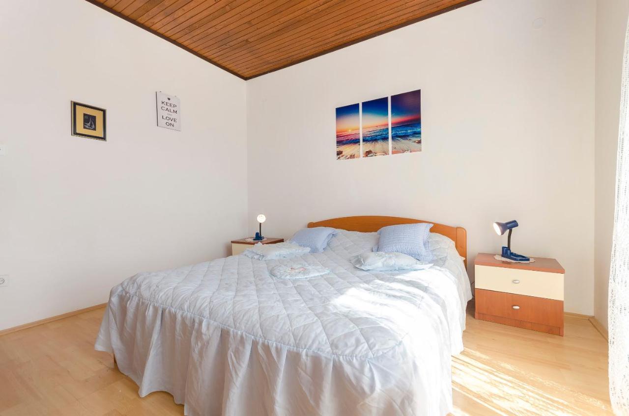 Apartment And Rooms Ema Vodice Exterior photo
